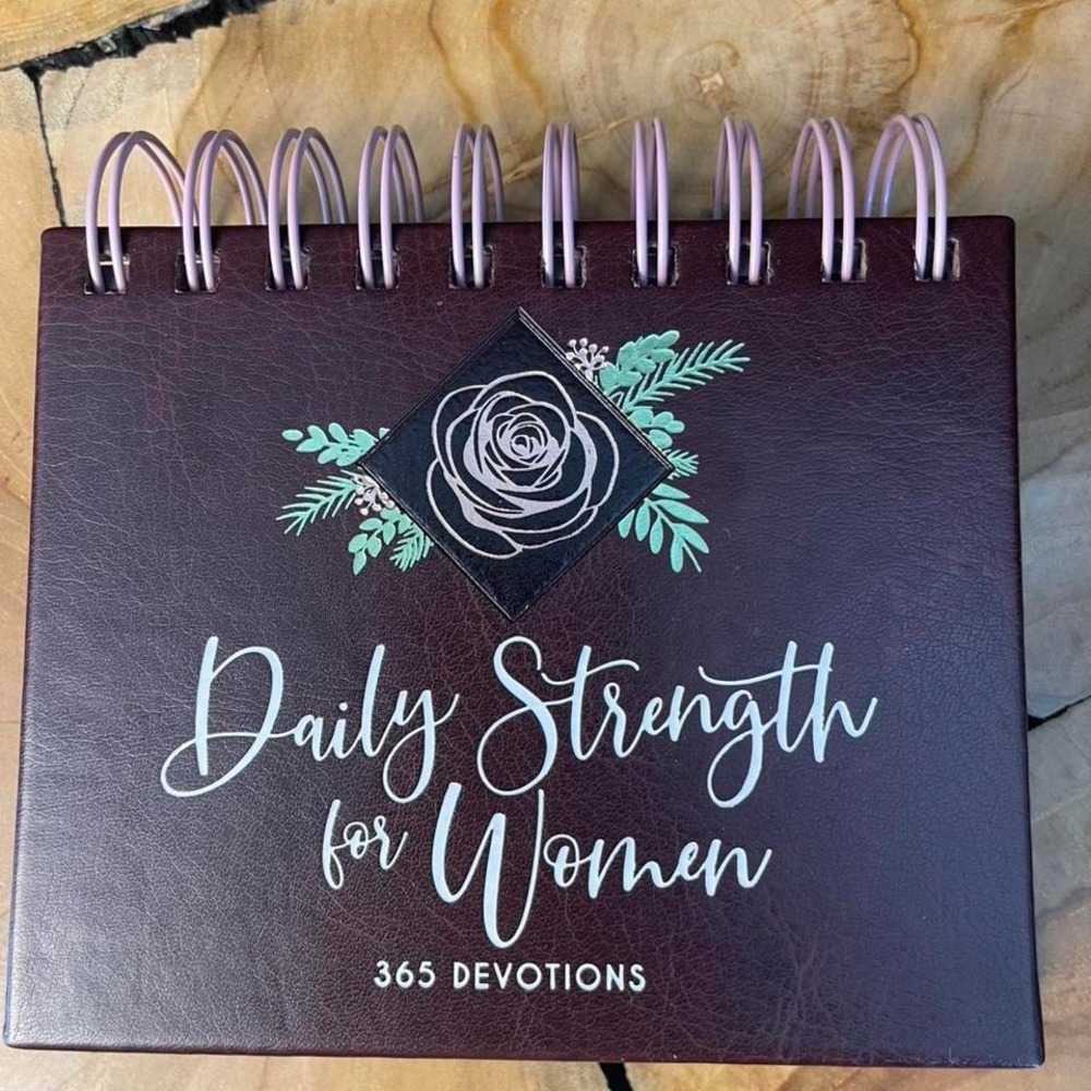 Daily Strength for Women 365 Devotions flip book